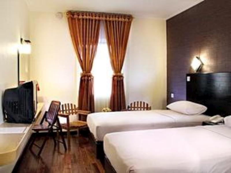 Mervit Hotel Padang  Exterior foto